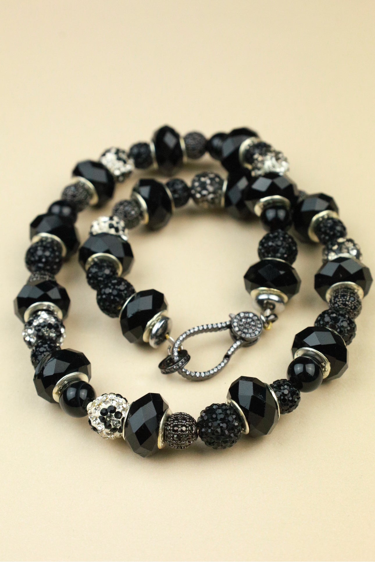 1 of 1 JET Deluxe beaded necklace – Ash&Cort