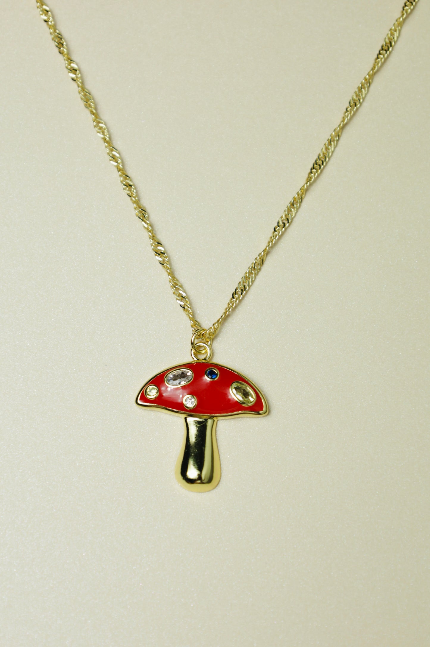 Imagine mushroom necklace