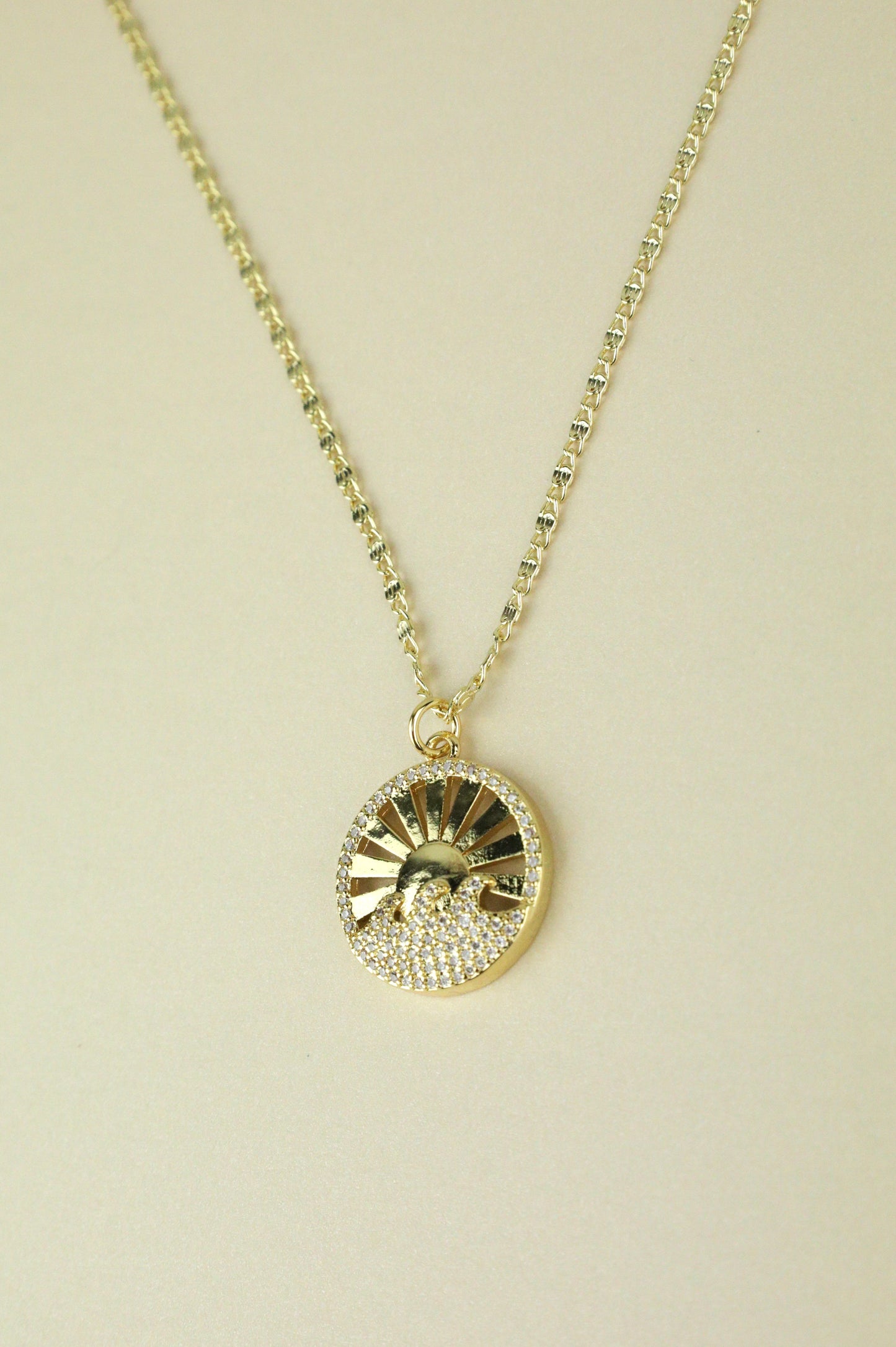 Enlighten Necklace in gold