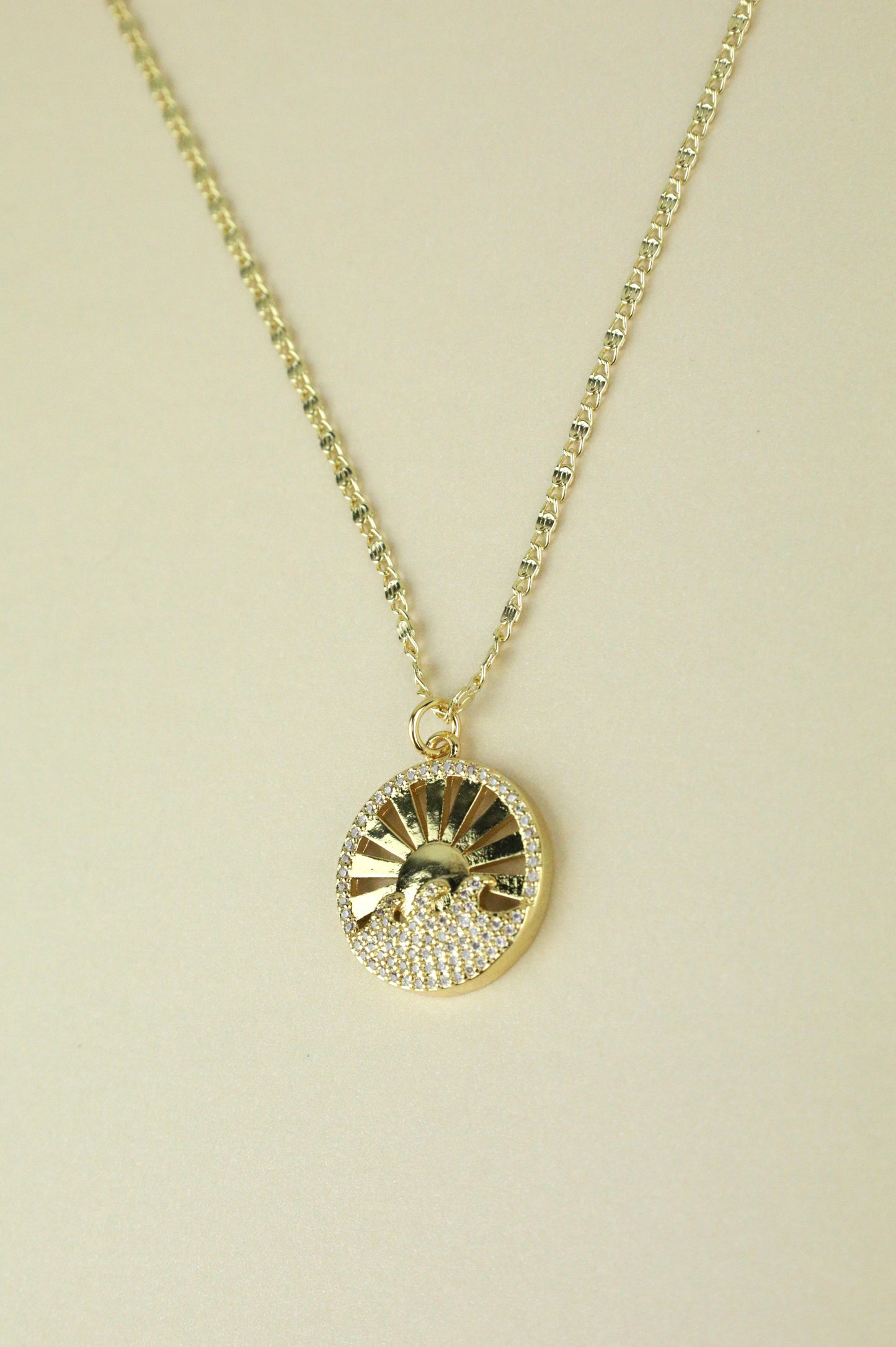 Load image into Gallery viewer, Enlighten Necklace in gold
