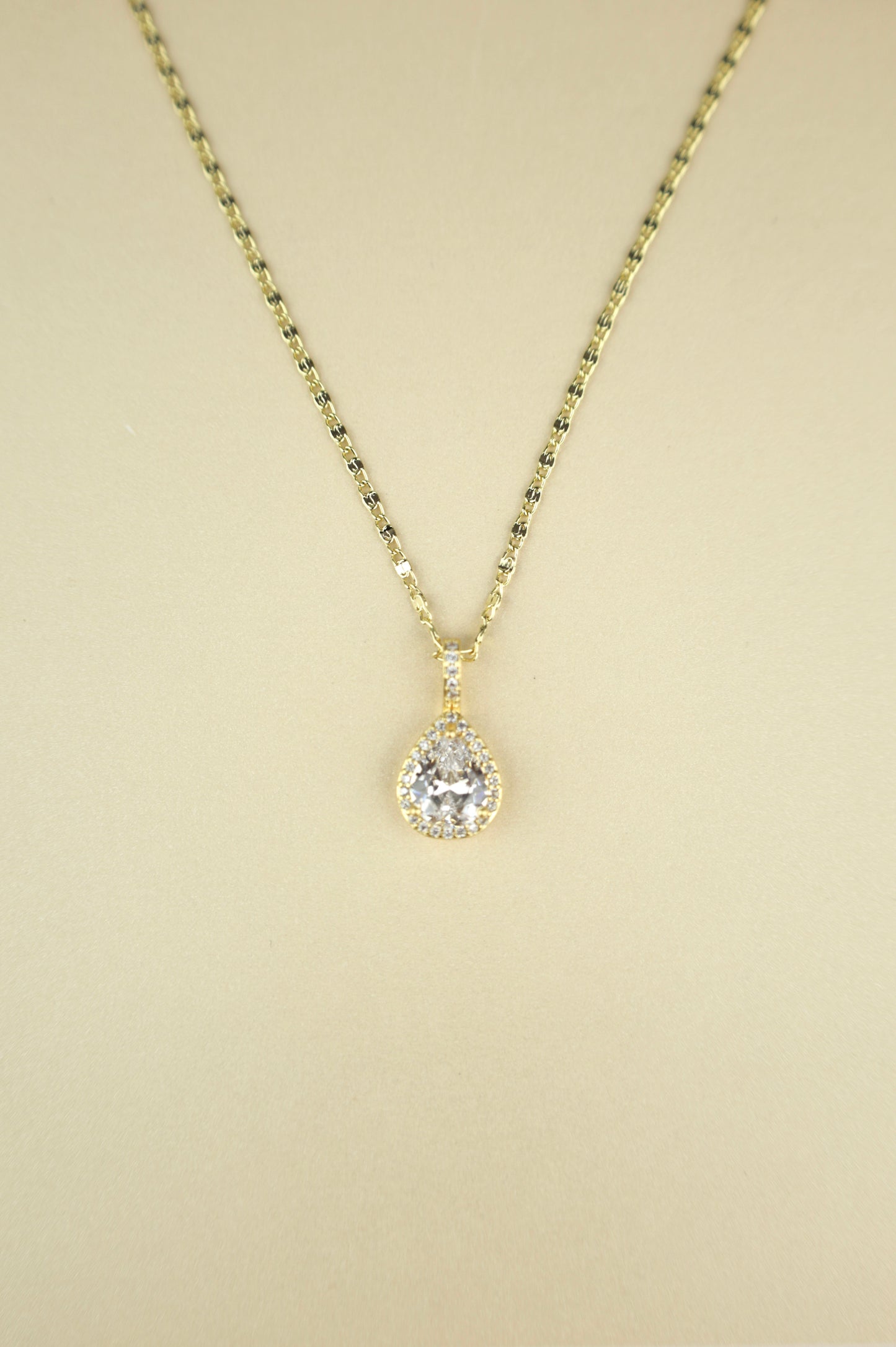 Clio Crystal necklace in gold