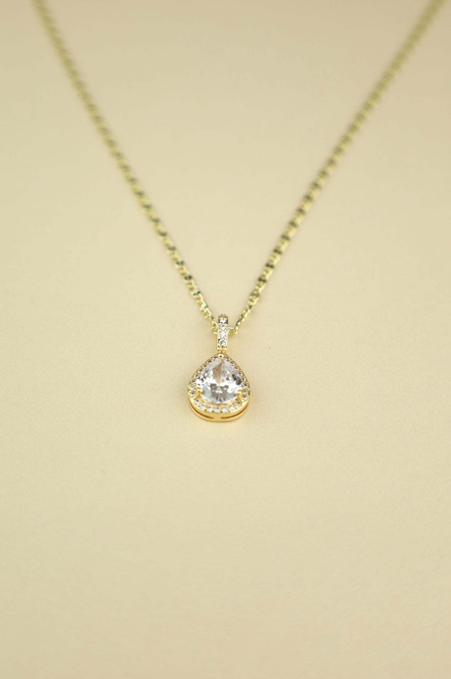 Clio Crystal necklace in gold