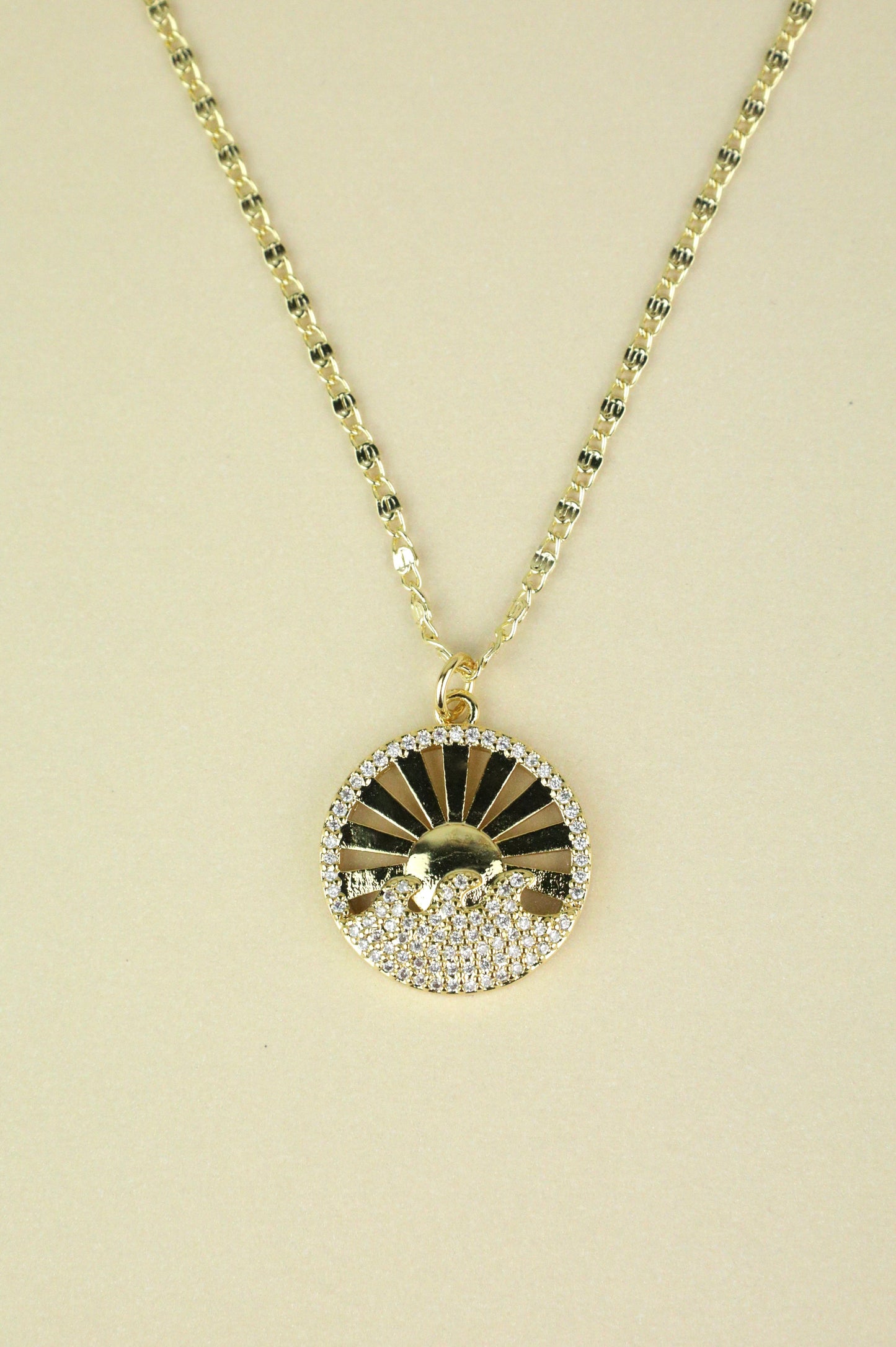 Enlighten Necklace in gold