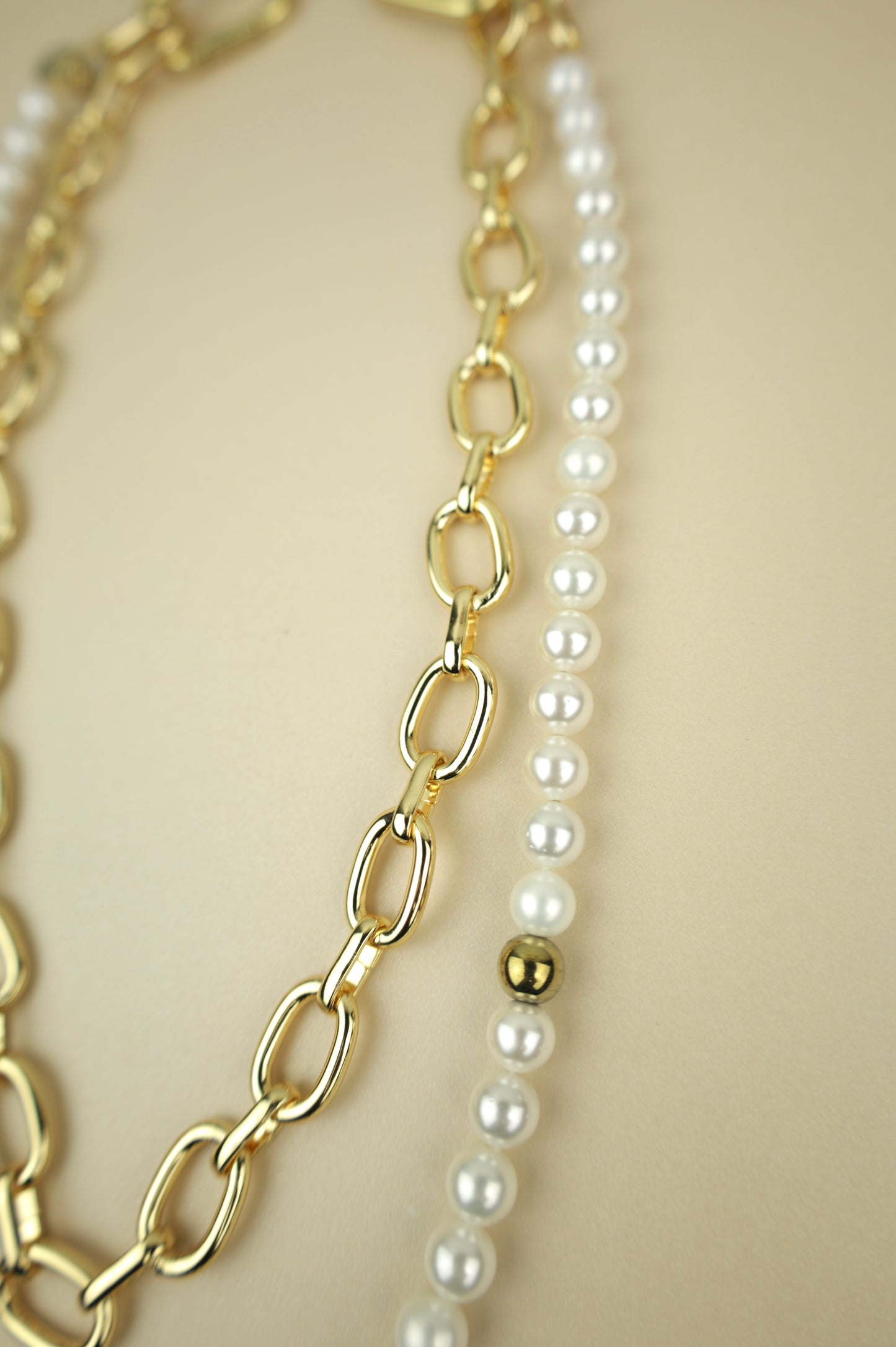 A/C Pearl Wallet Chain