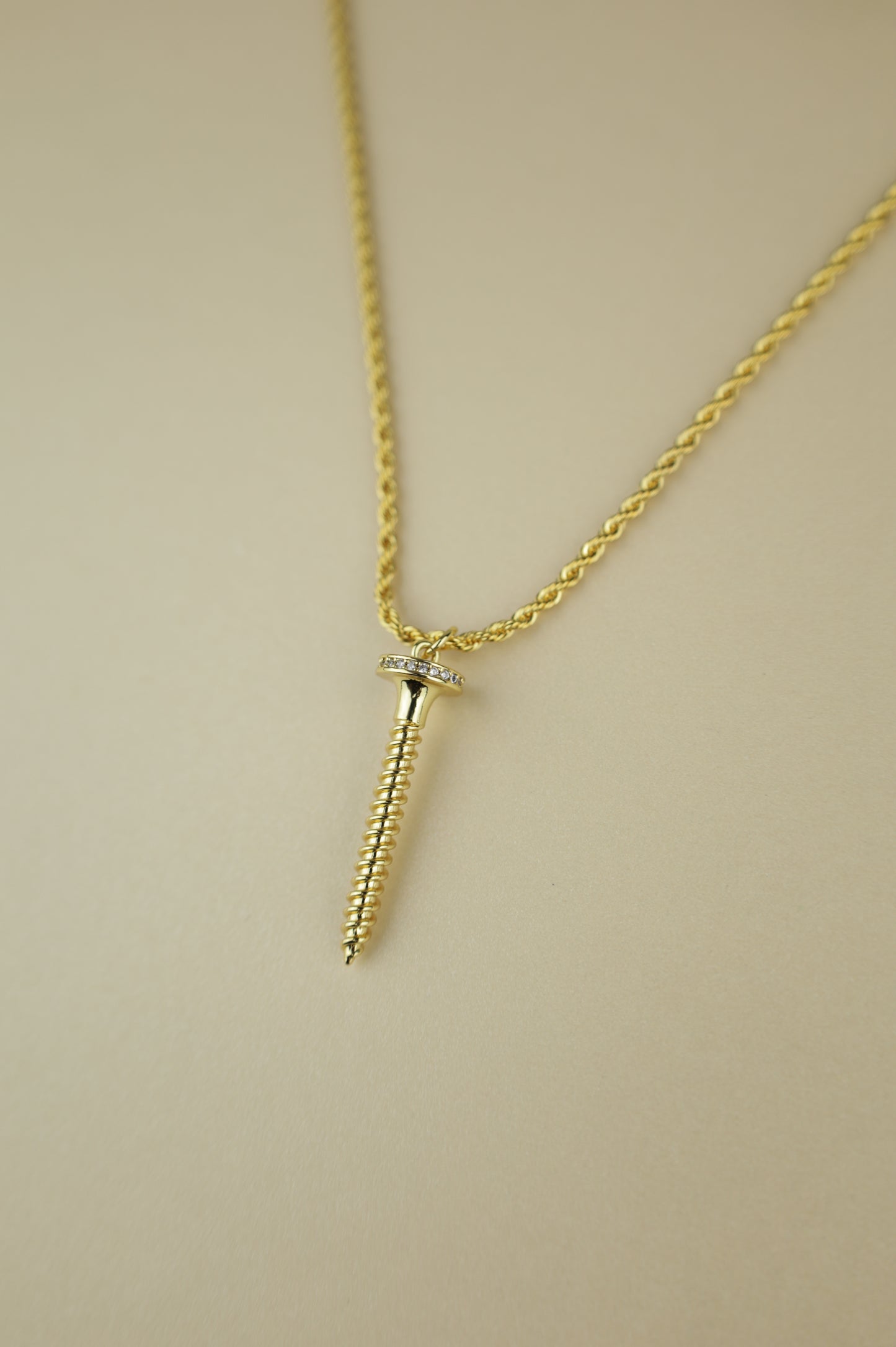 Screw necklace in gold