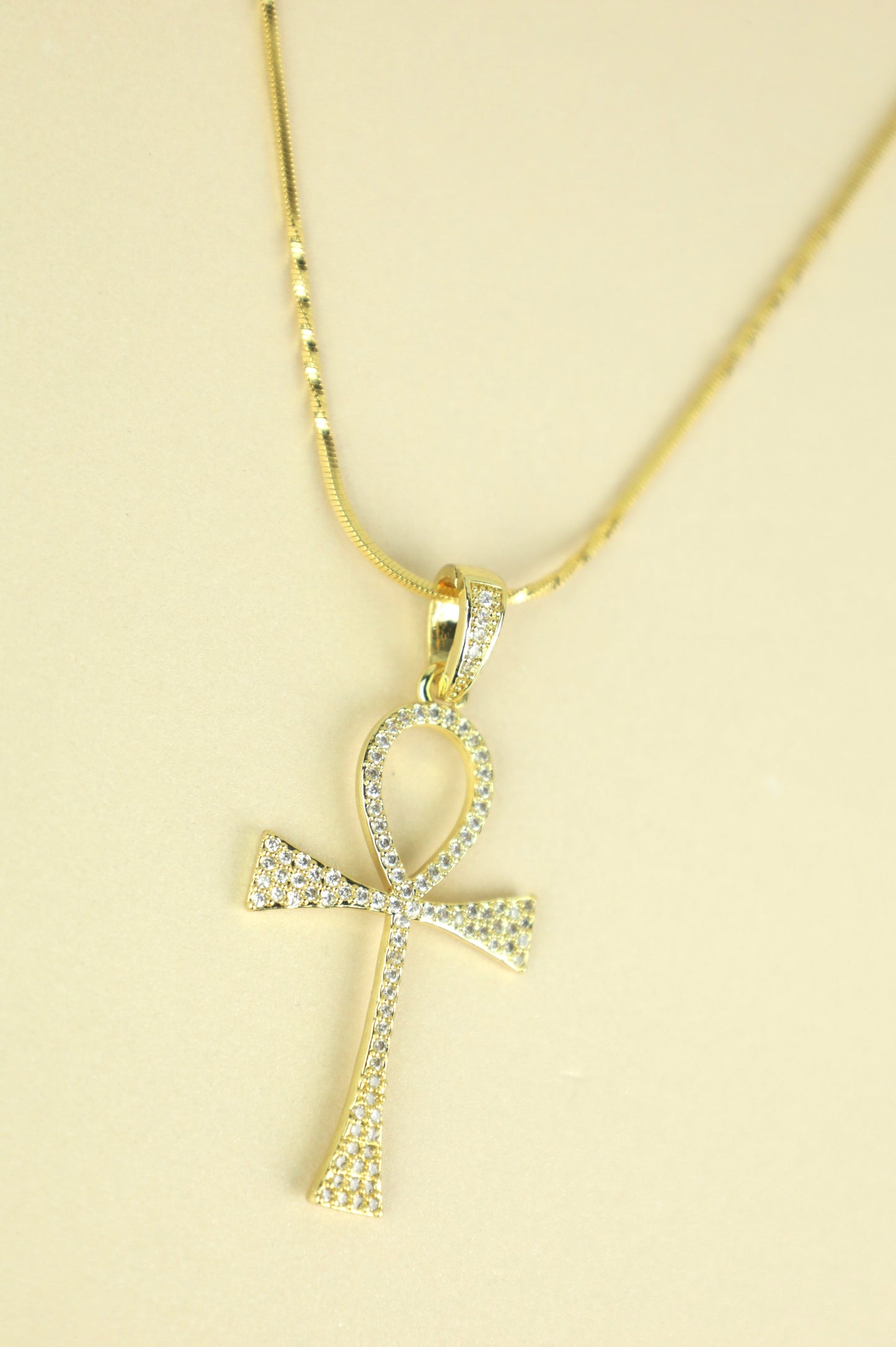 Tie Ankh necklace in gold