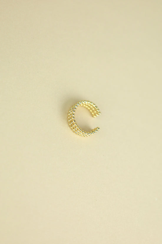 Dott Ear Cuff in gold