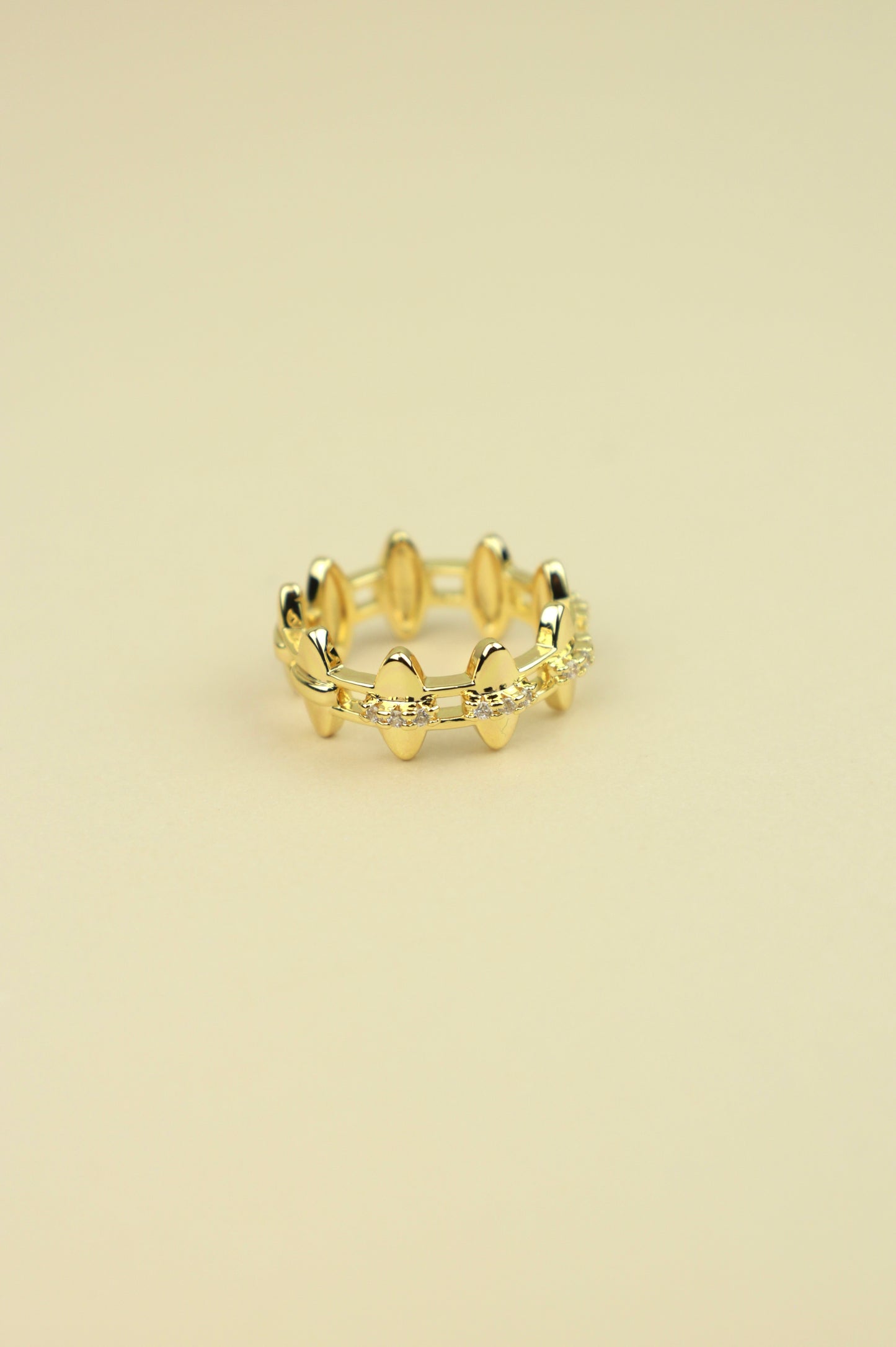 Crown ring in Gold