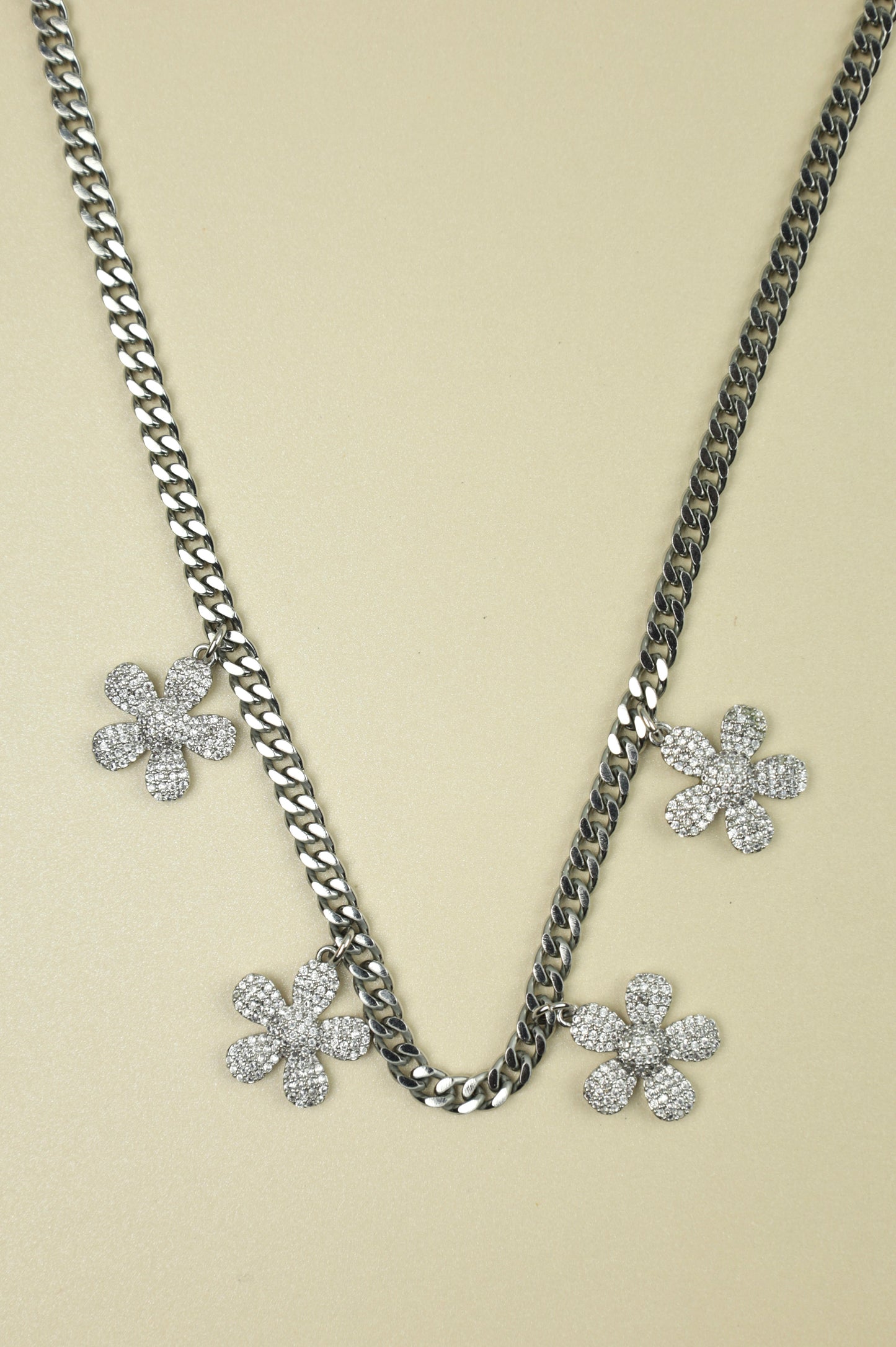 Bloom Flower Charm necklace “silver”