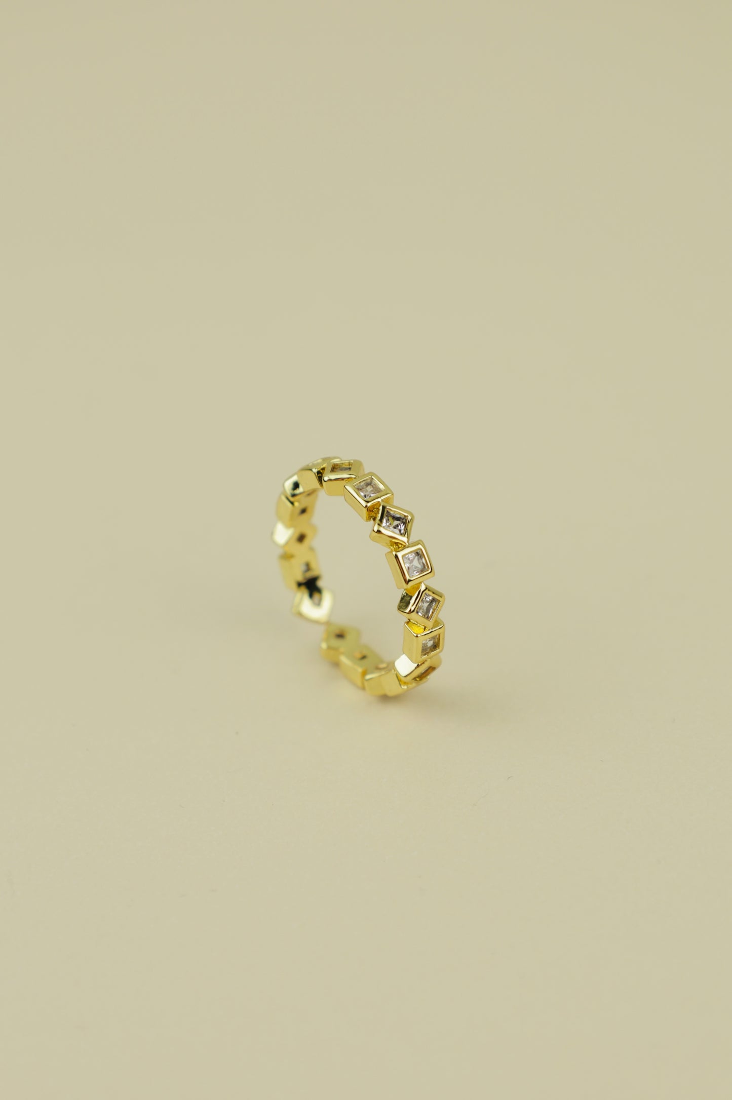 Balance ring in Gold