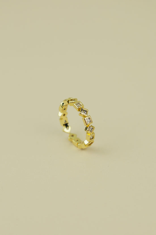 Balance ring in Gold