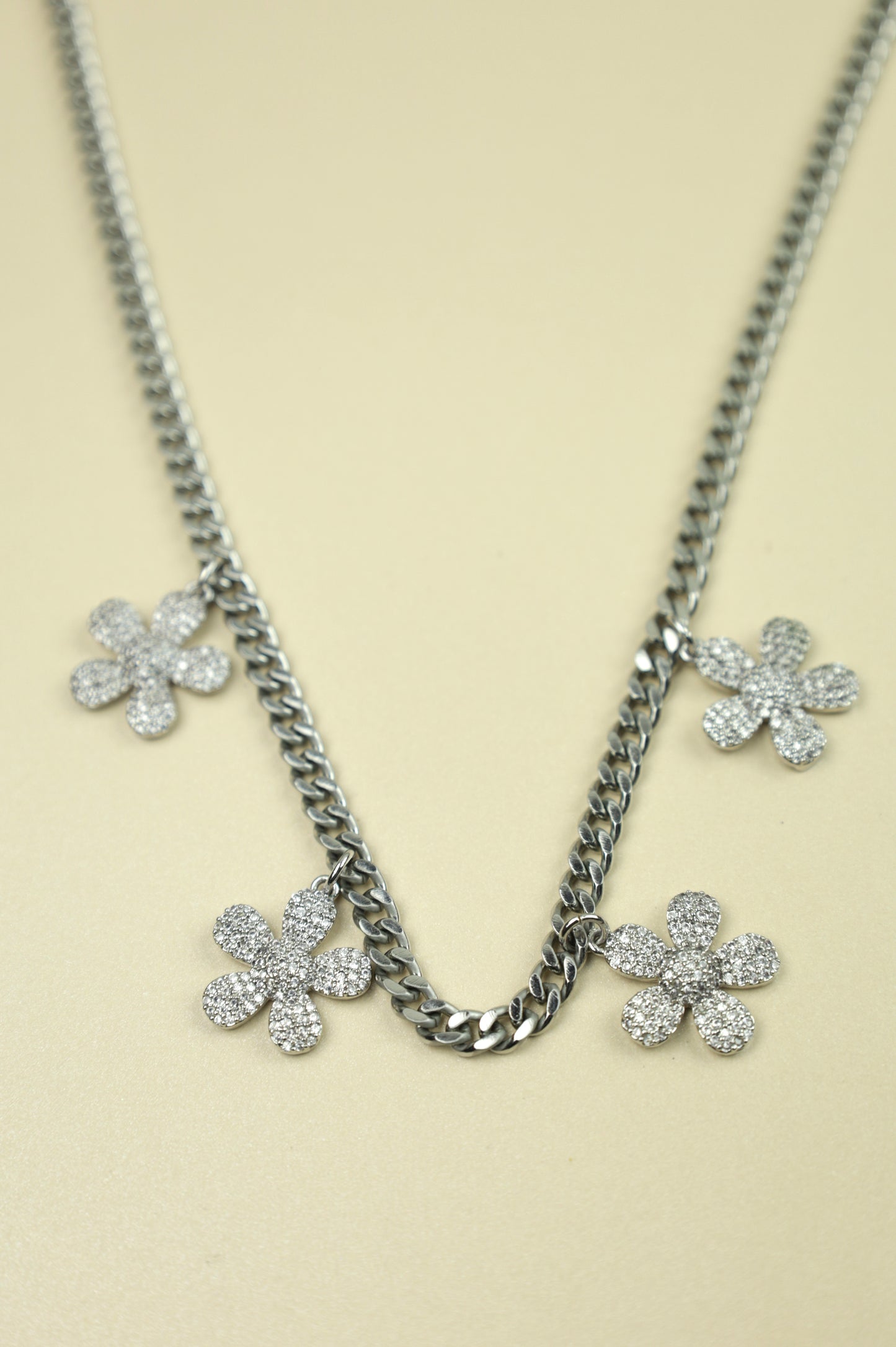 Bloom Flower Charm necklace “silver”
