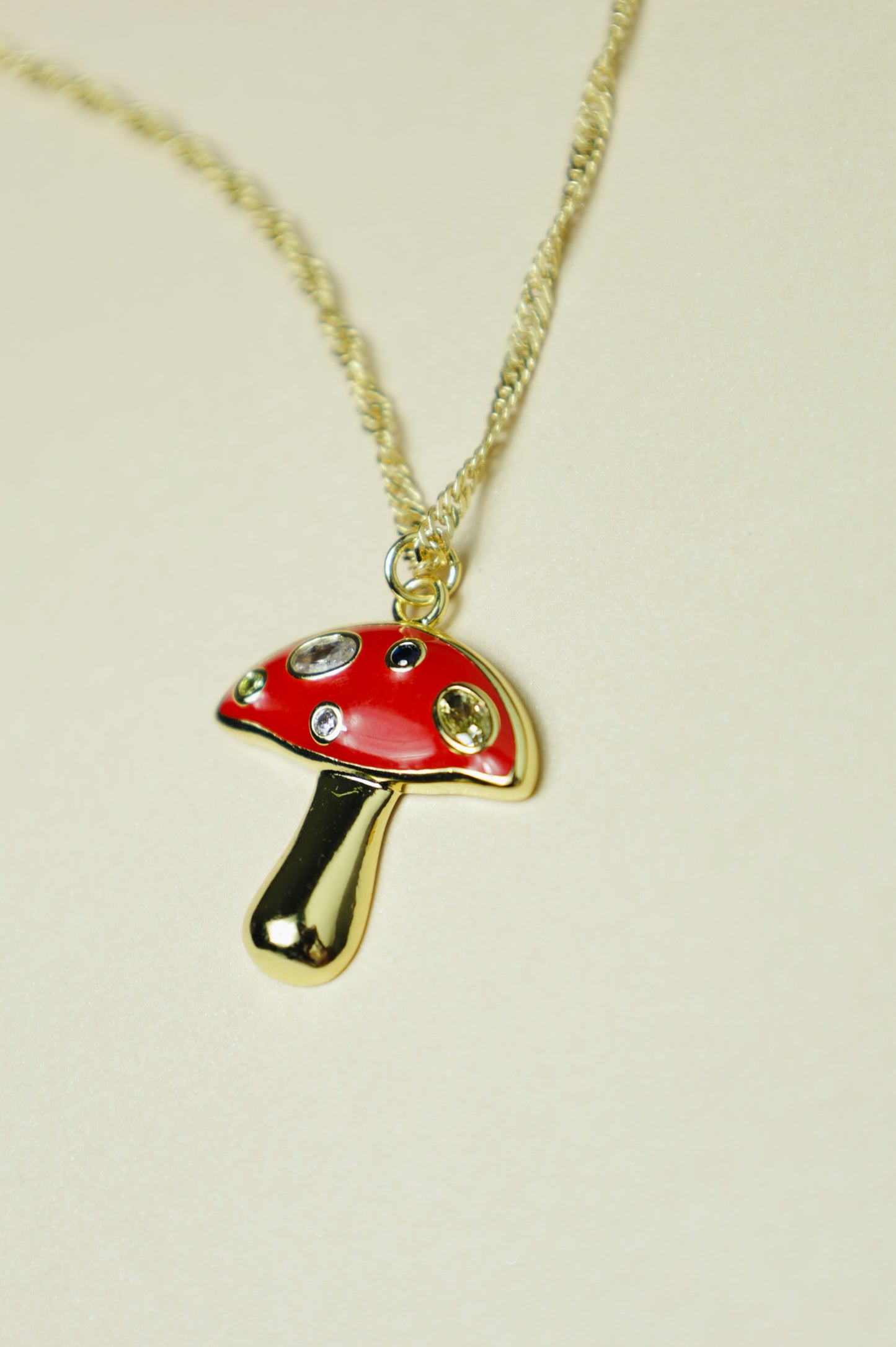 Imagine mushroom necklace