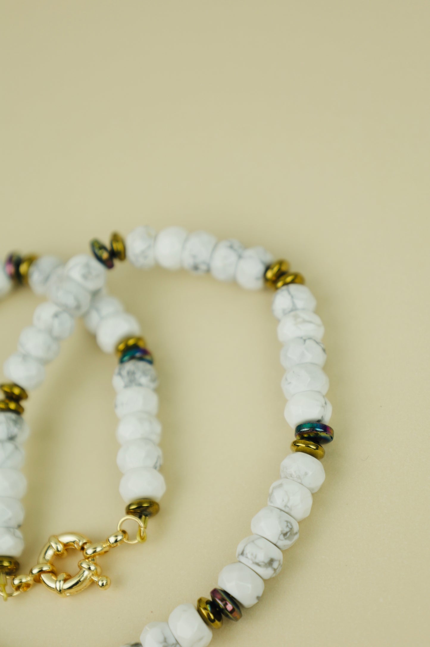 Load image into Gallery viewer, Howlite Beaded Necklace

